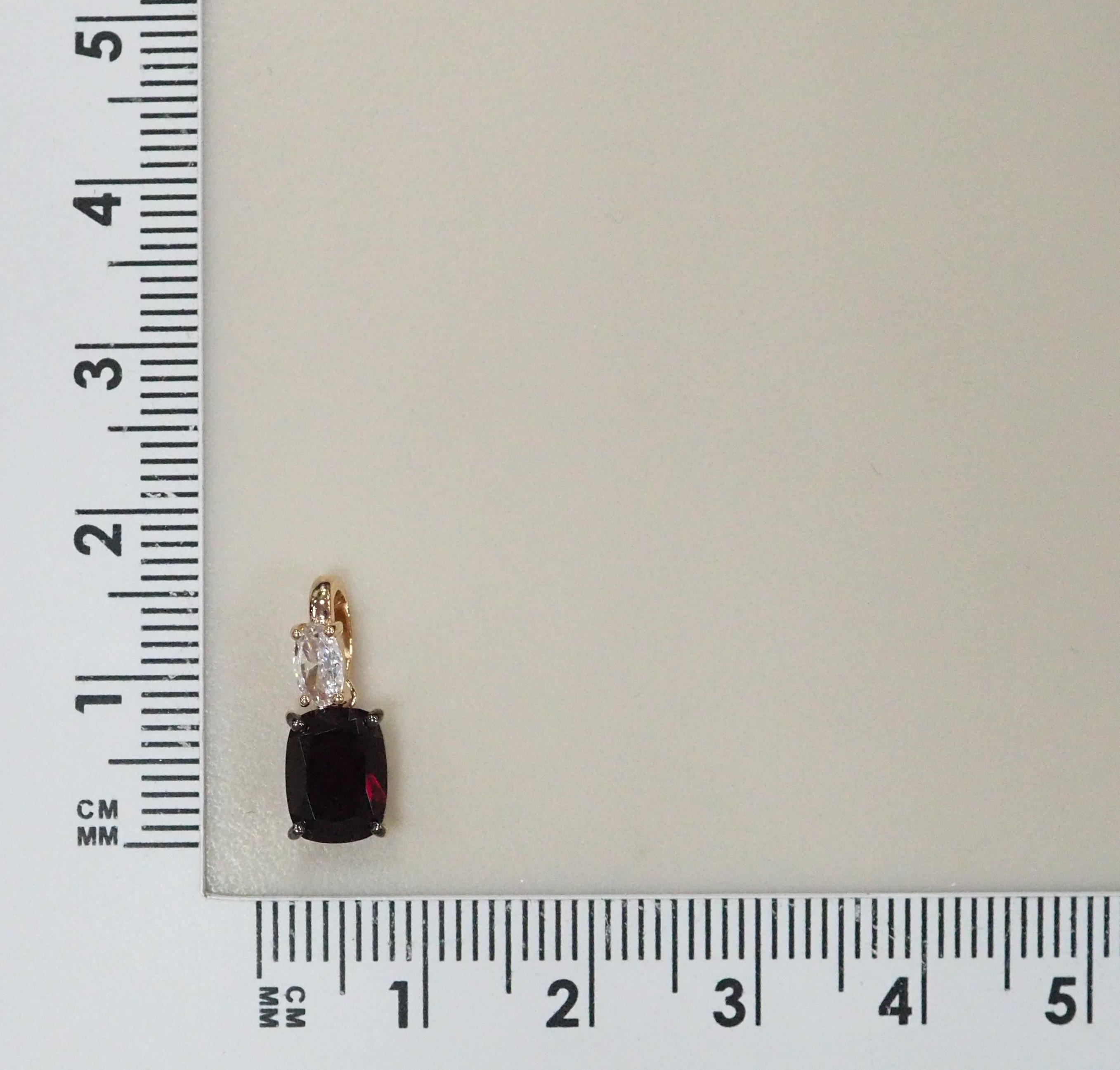 Серебряная подвеска с гранатом